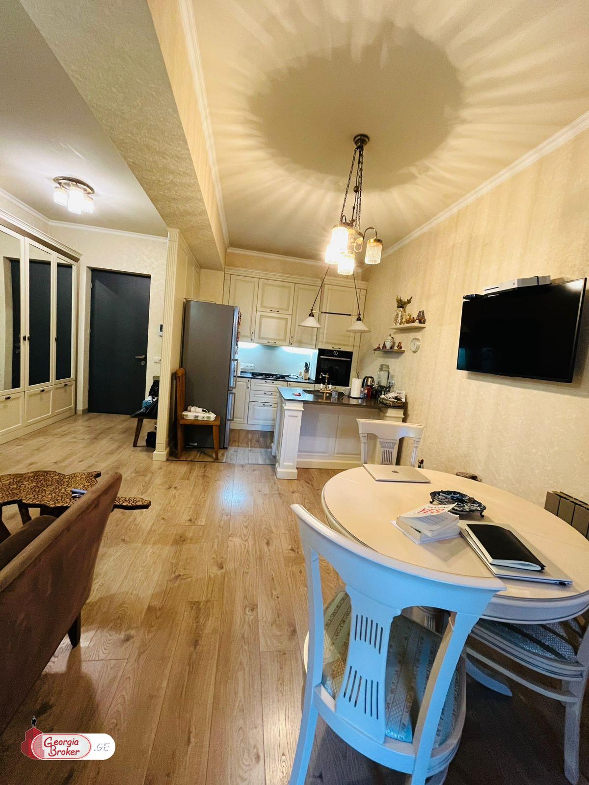 продается квартира с новым ремонтом 3-комнаты